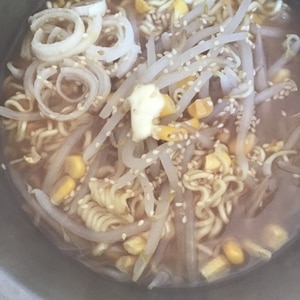 インスタントラーメンde味噌バターコーン